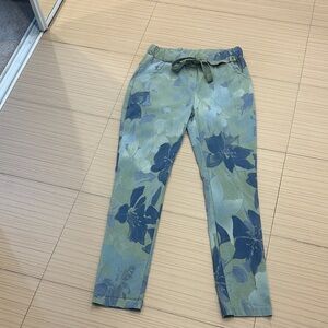Women’s Venti 6 Floral Print Pants with Drawstring. Size XS